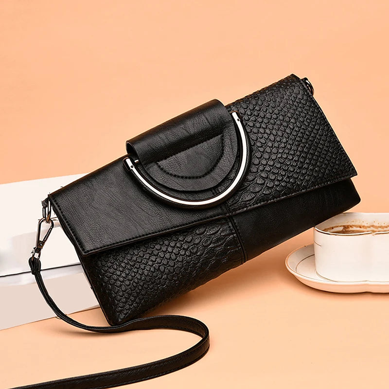 Elite Envelope Clutch: Designer Crossbody for Every Occasion