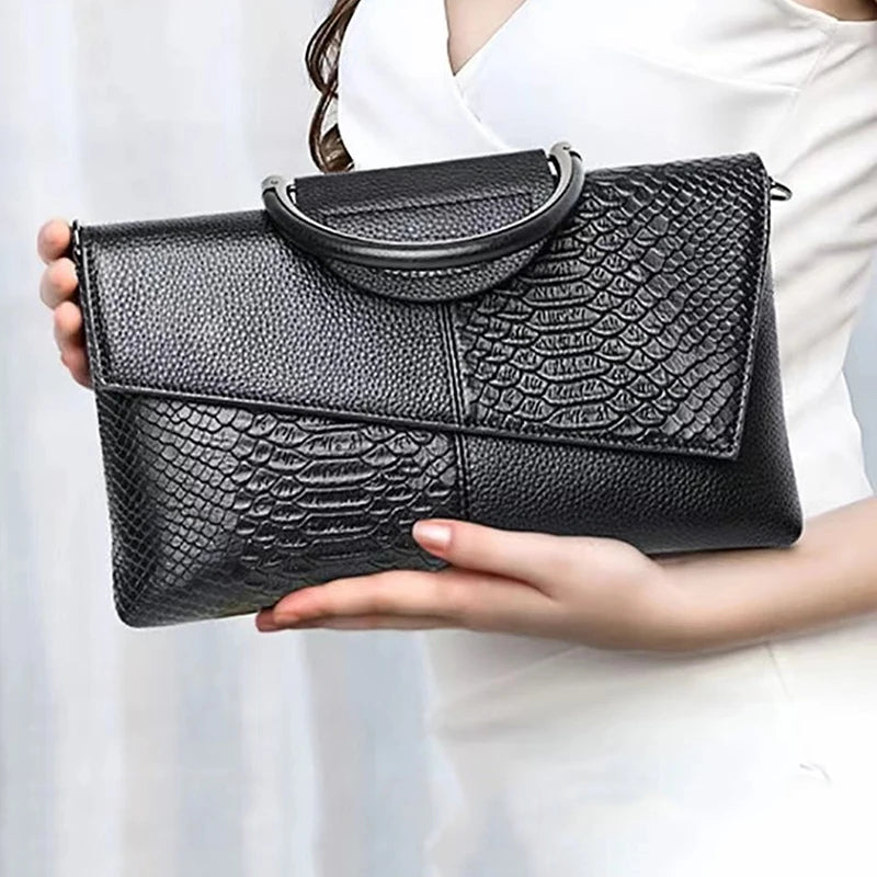 Elite Envelope Clutch: Designer Crossbody for Every Occasion