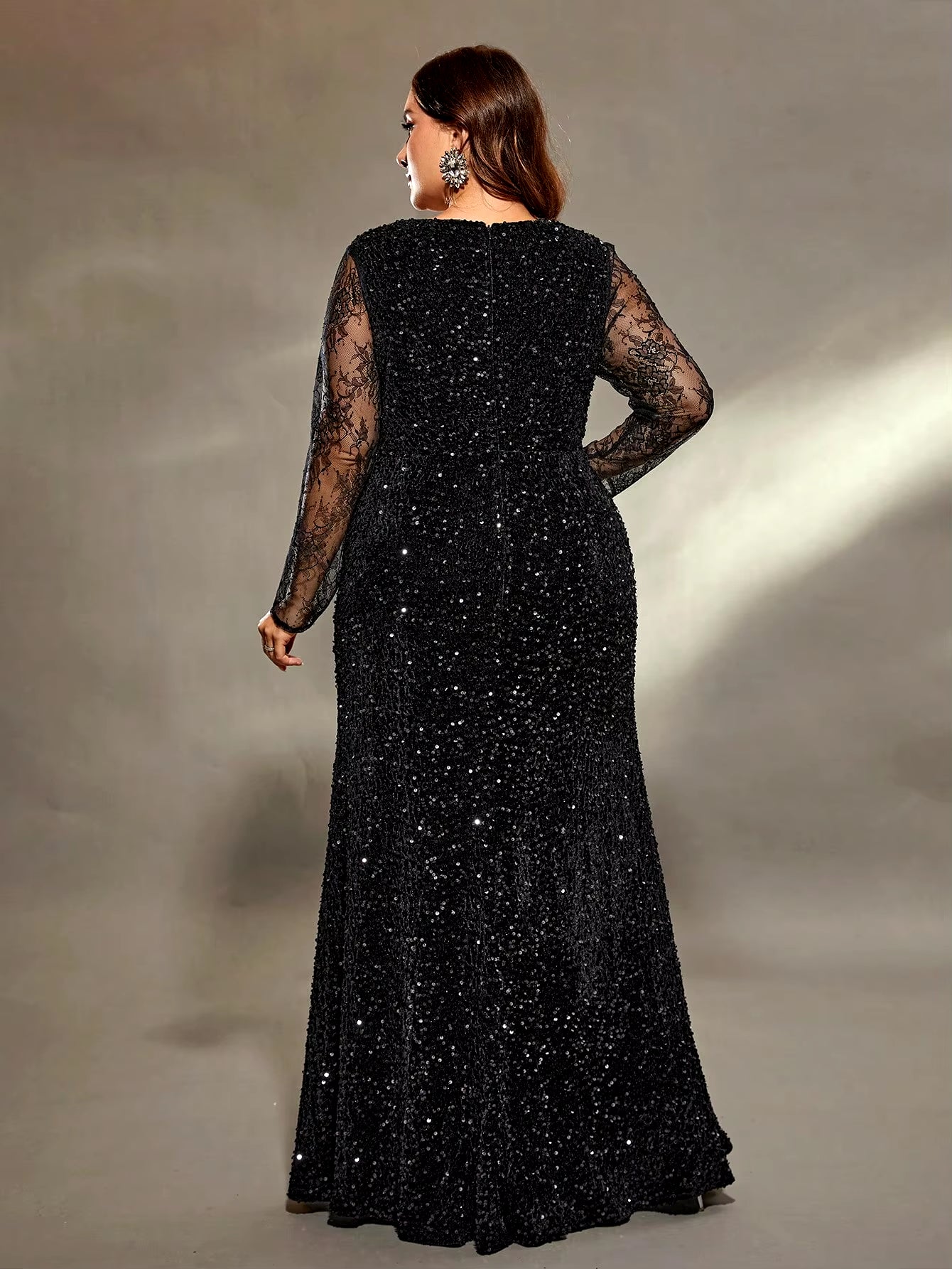 Glamour Queen Plus – Fishtail Evening Gown for Curves